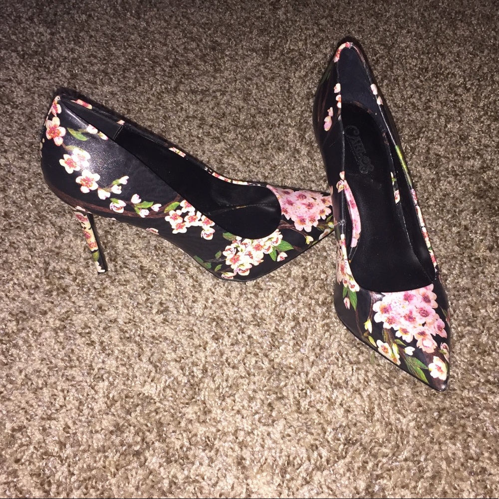 Carlos by Carlos Santana Japanese Blossom pumps